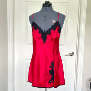 Vampy red slip dress
Frederick's of Hollywood vampy vintage slip dress